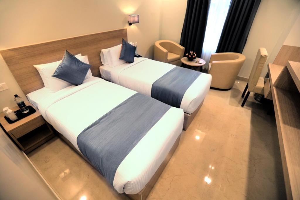 Pp Residency Hotell Covelong Exteriör bild